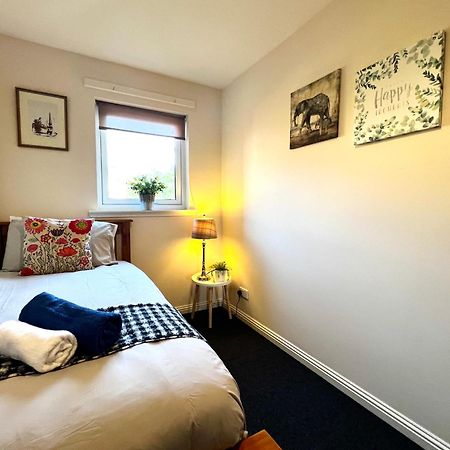 Stylish Modern Flat With Juliet Balcony & Parking Lägenhet Glasgow Exteriör bild