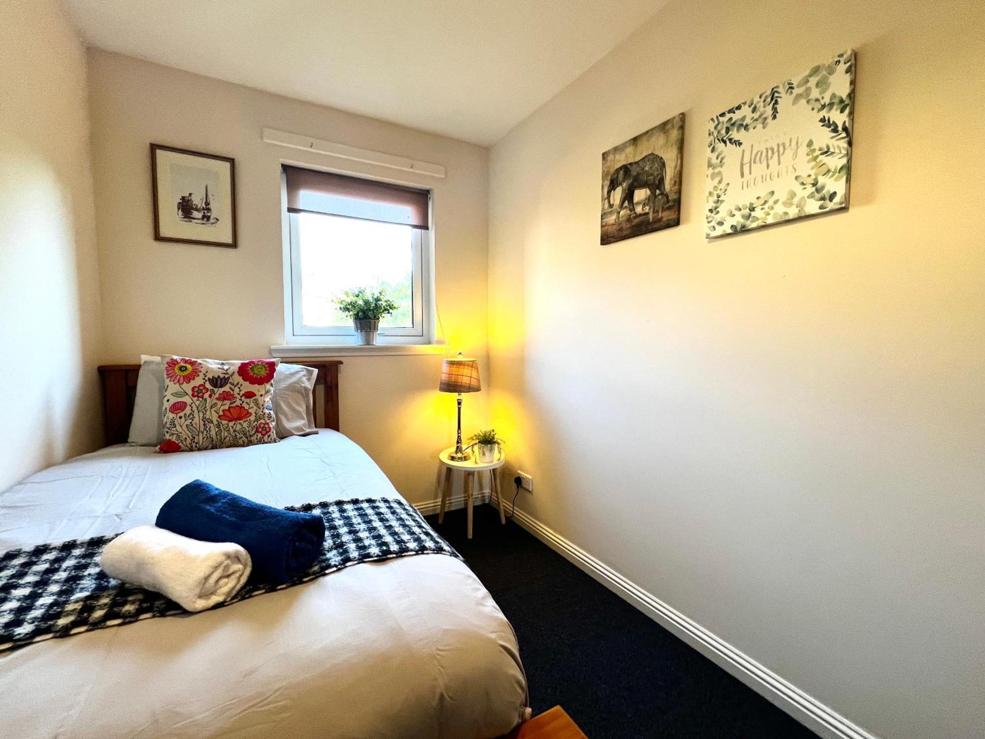 Stylish Modern Flat With Juliet Balcony & Parking Lägenhet Glasgow Exteriör bild