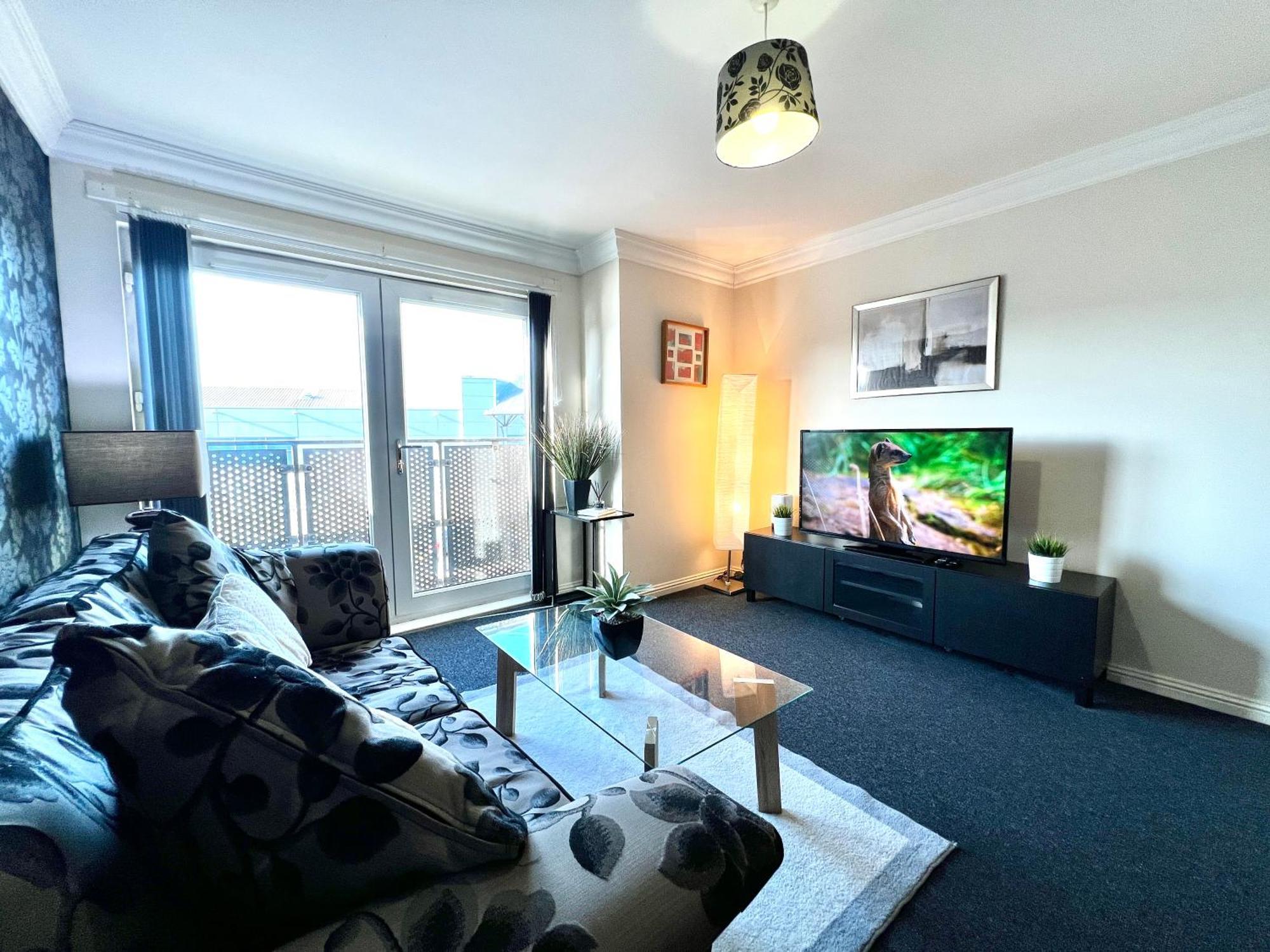 Stylish Modern Flat With Juliet Balcony & Parking Lägenhet Glasgow Exteriör bild