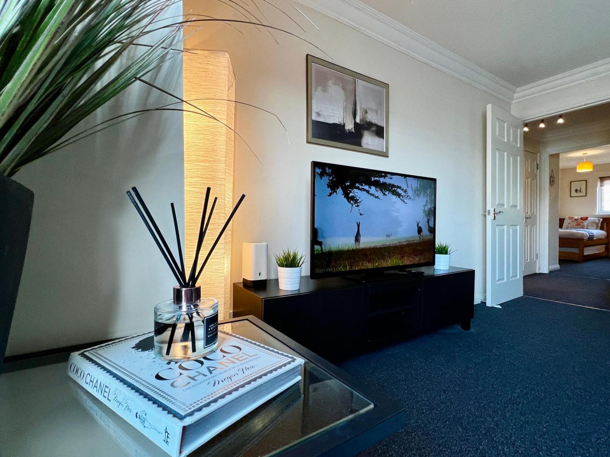 Stylish Modern Flat With Juliet Balcony & Parking Lägenhet Glasgow Exteriör bild