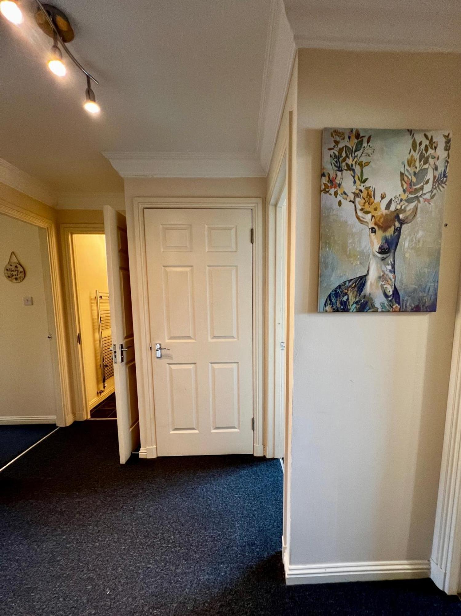 Stylish Modern Flat With Juliet Balcony & Parking Lägenhet Glasgow Exteriör bild