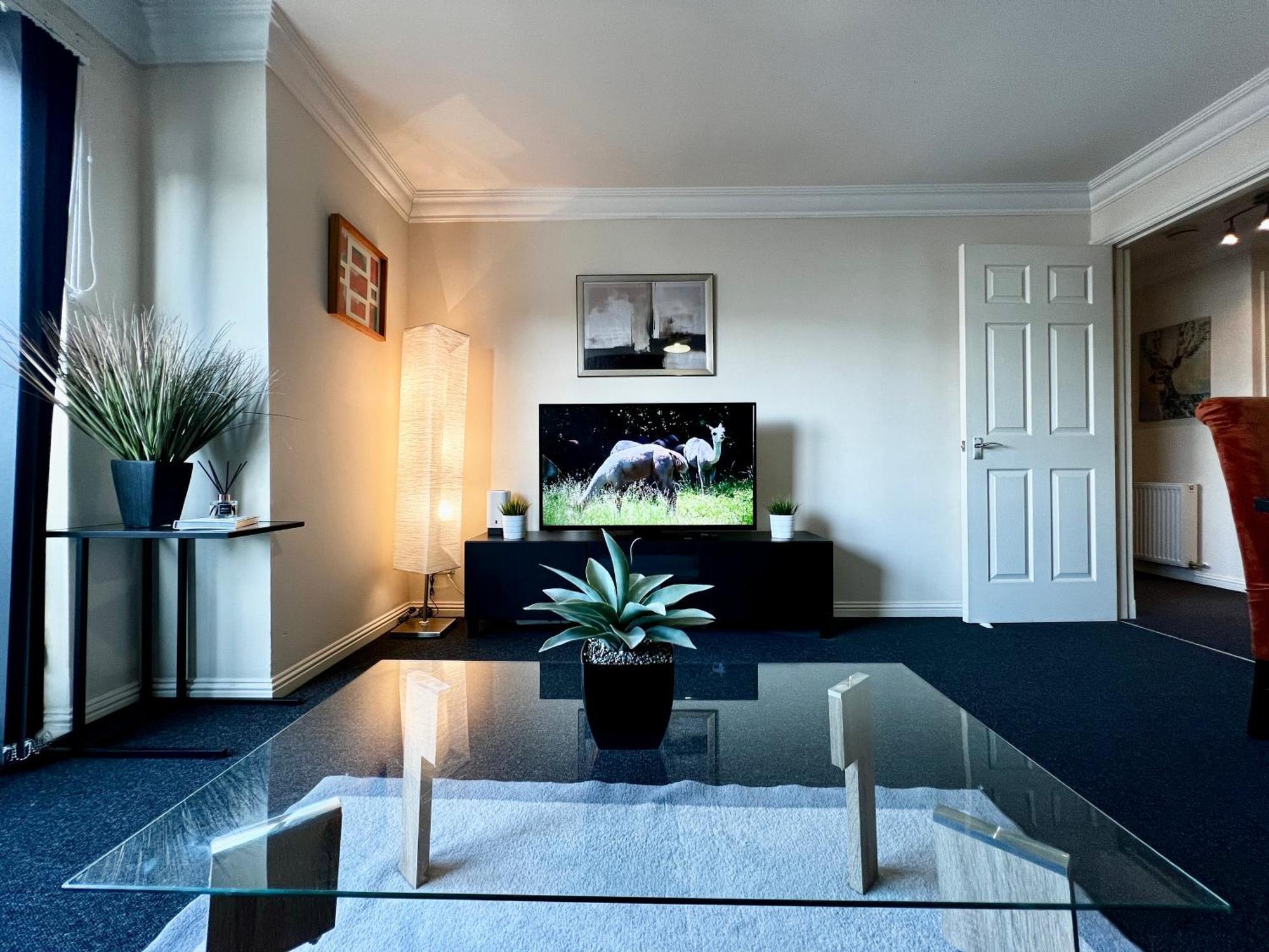 Stylish Modern Flat With Juliet Balcony & Parking Lägenhet Glasgow Exteriör bild
