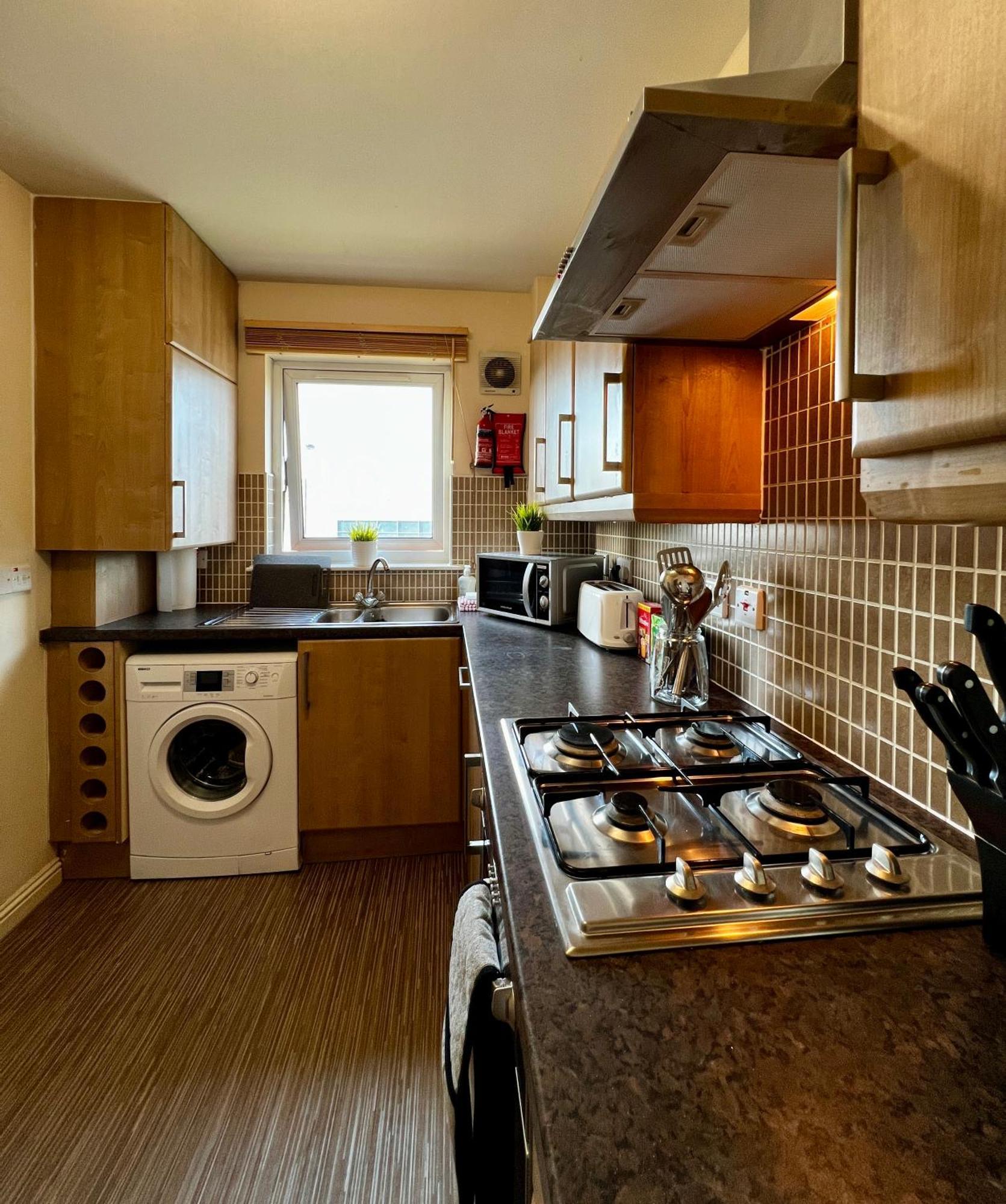 Stylish Modern Flat With Juliet Balcony & Parking Lägenhet Glasgow Exteriör bild