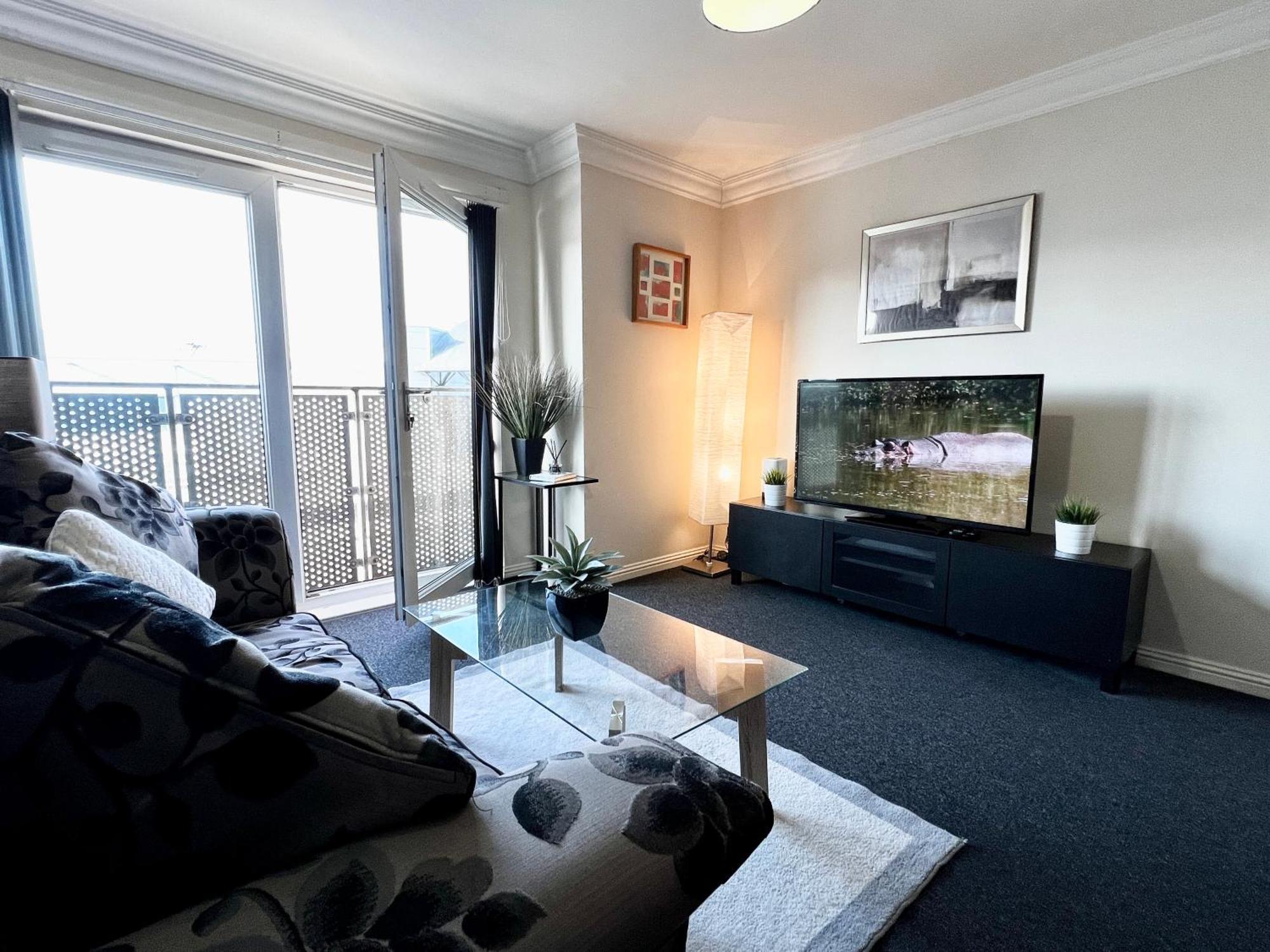 Stylish Modern Flat With Juliet Balcony & Parking Lägenhet Glasgow Exteriör bild