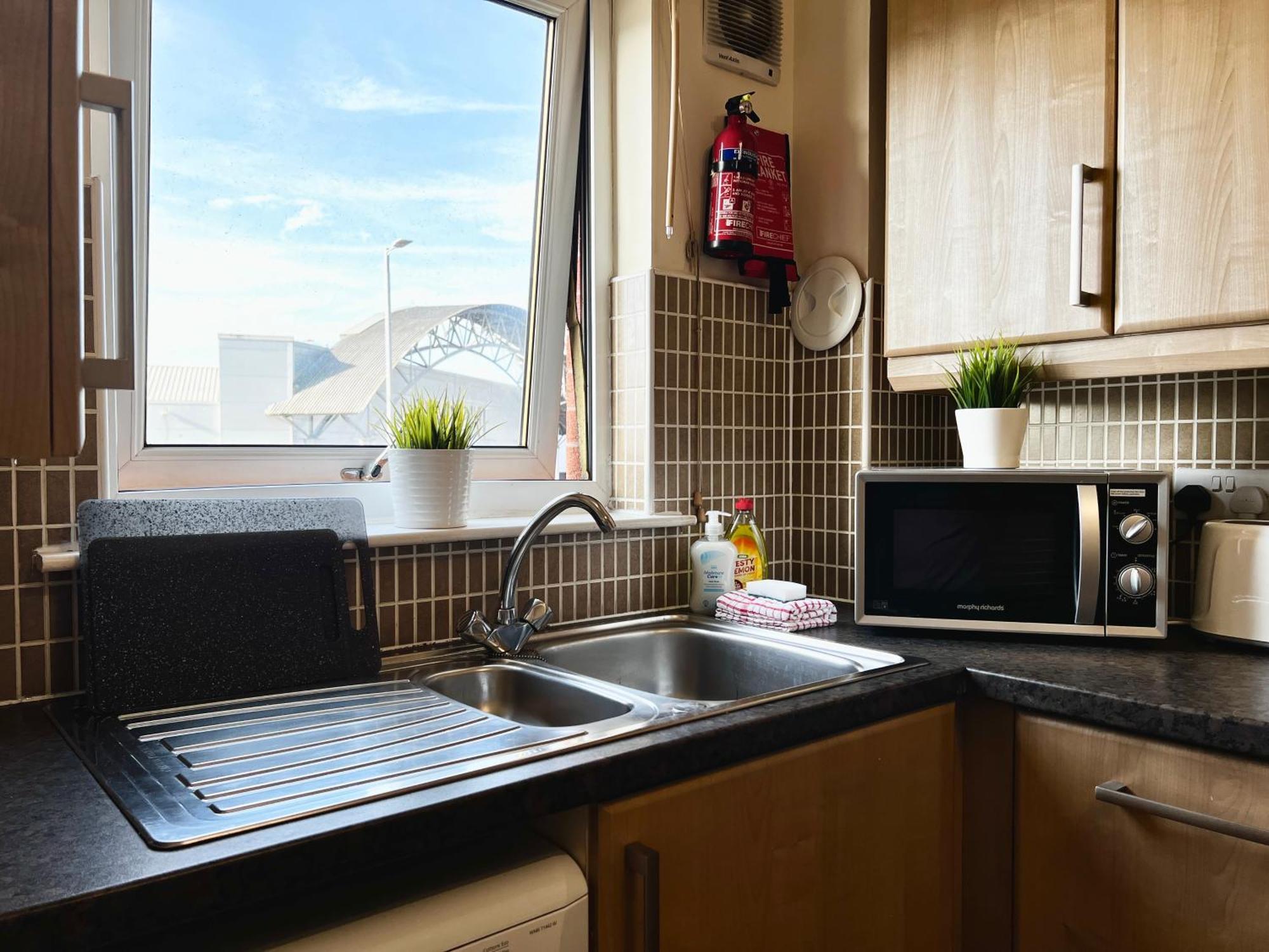 Stylish Modern Flat With Juliet Balcony & Parking Lägenhet Glasgow Exteriör bild