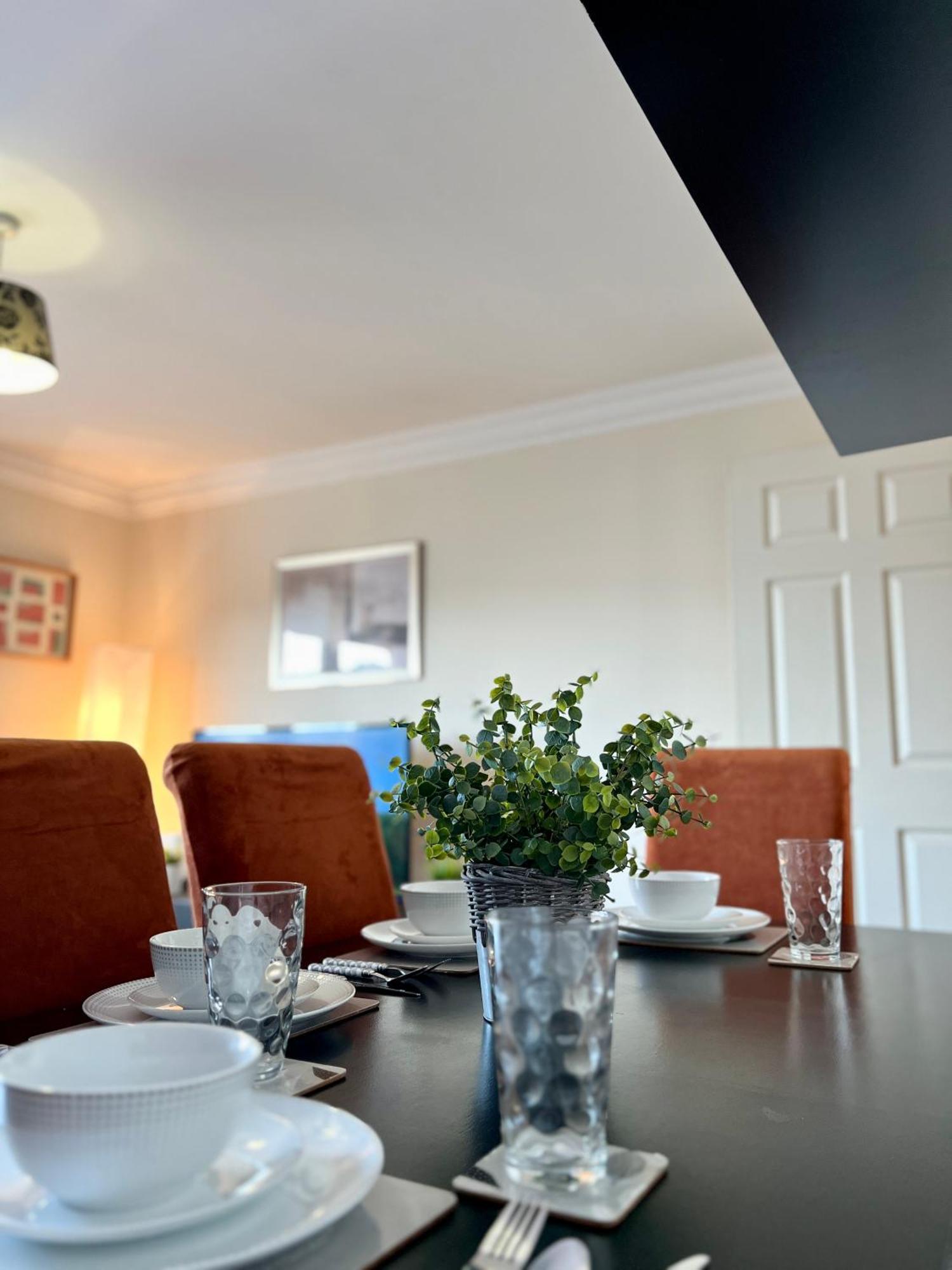 Stylish Modern Flat With Juliet Balcony & Parking Lägenhet Glasgow Exteriör bild